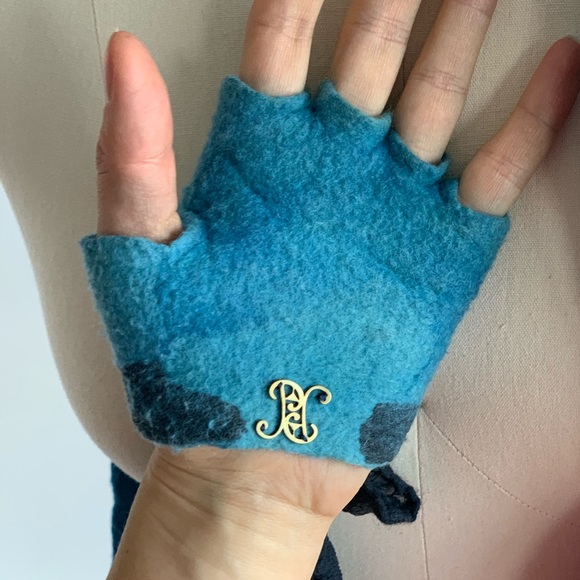 Merino wool and silk vest and gloves - Picture 11 of 11